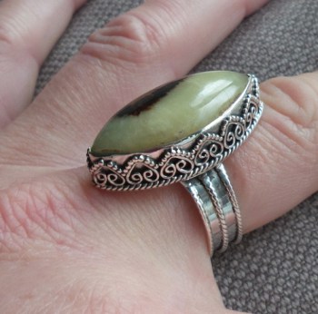 Zilveren ring met marquise Septaria in bewerkte setting 18.5 mm